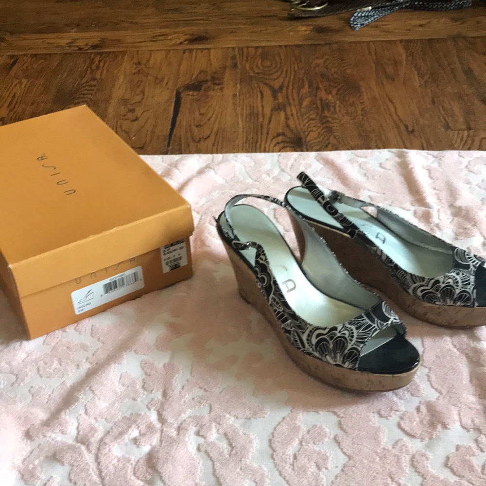 Black and white wedges